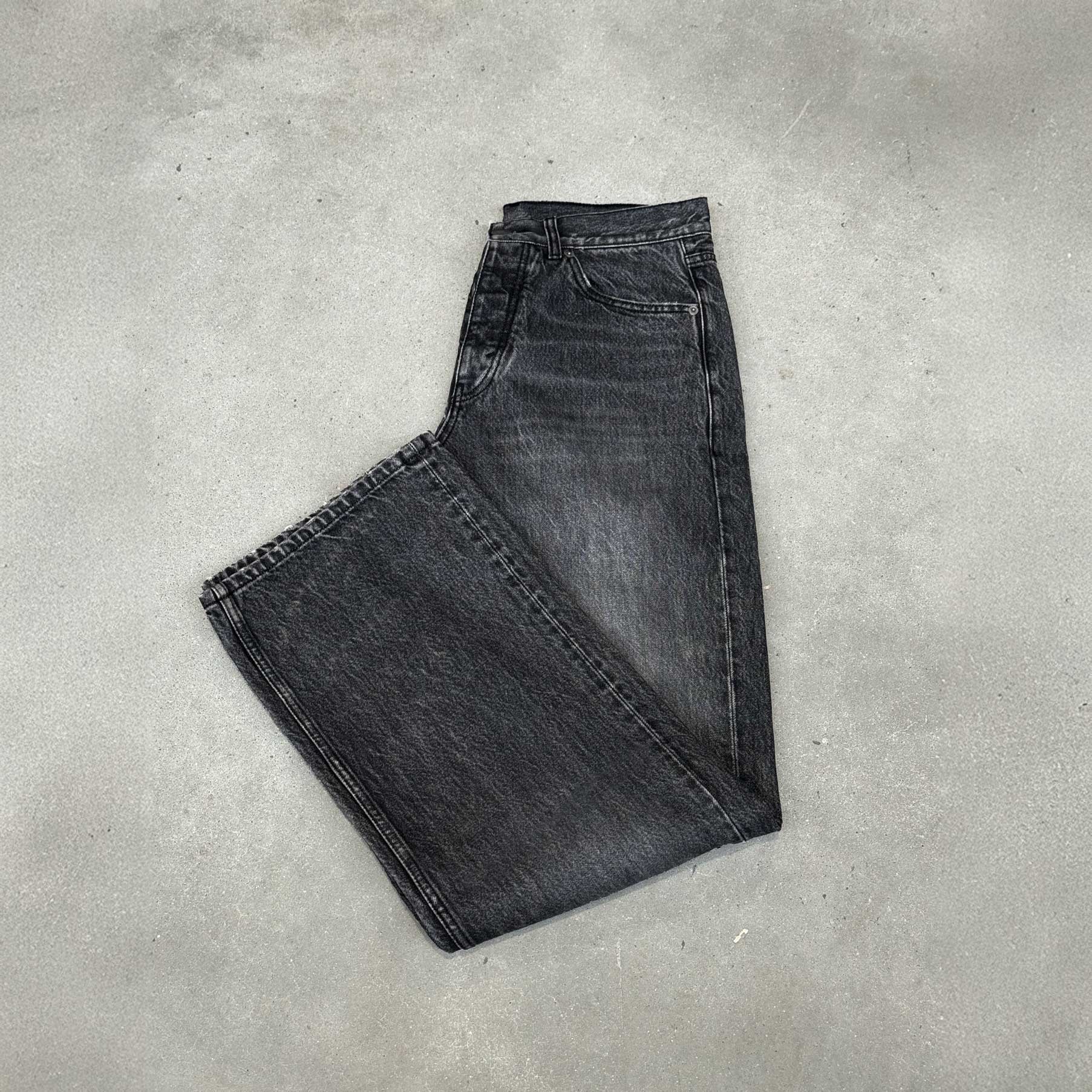 Faded Mid Black Loose Fit Jeans. - Image 19