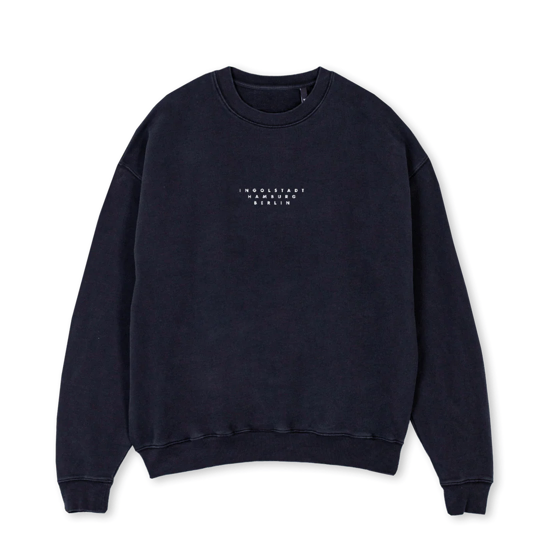 KXVINTAGEBLACKSWEATER Vintage Black Oversized Crewneck Sweater.