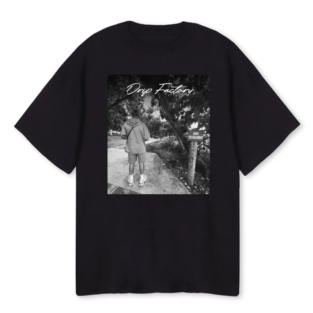 NO ESTACIONE Black Oversized Tee.