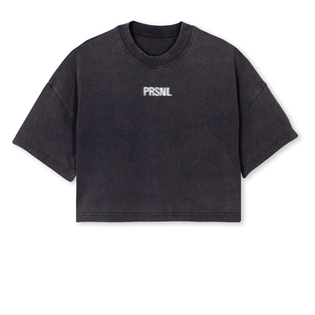 TJEJPRSNLGRÅ Vintage Black Cropped Oversized Tee.